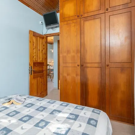 Apartment Limani *